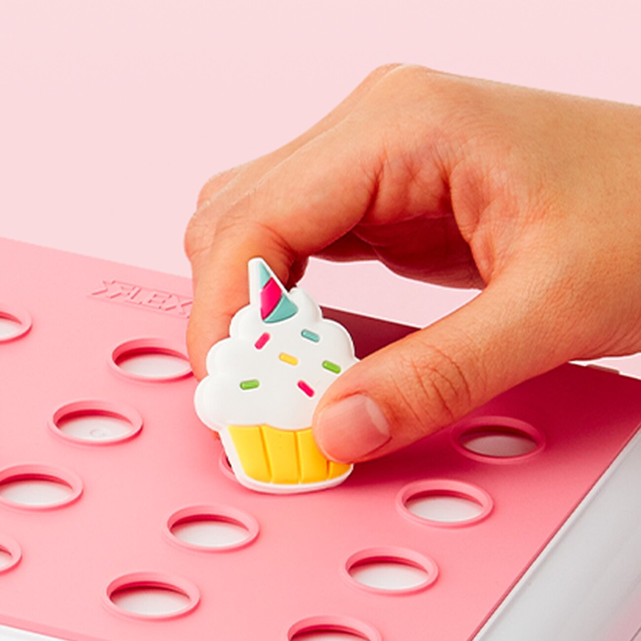 Flex & Lock FlexCharm Pin for Kids / Cupcake