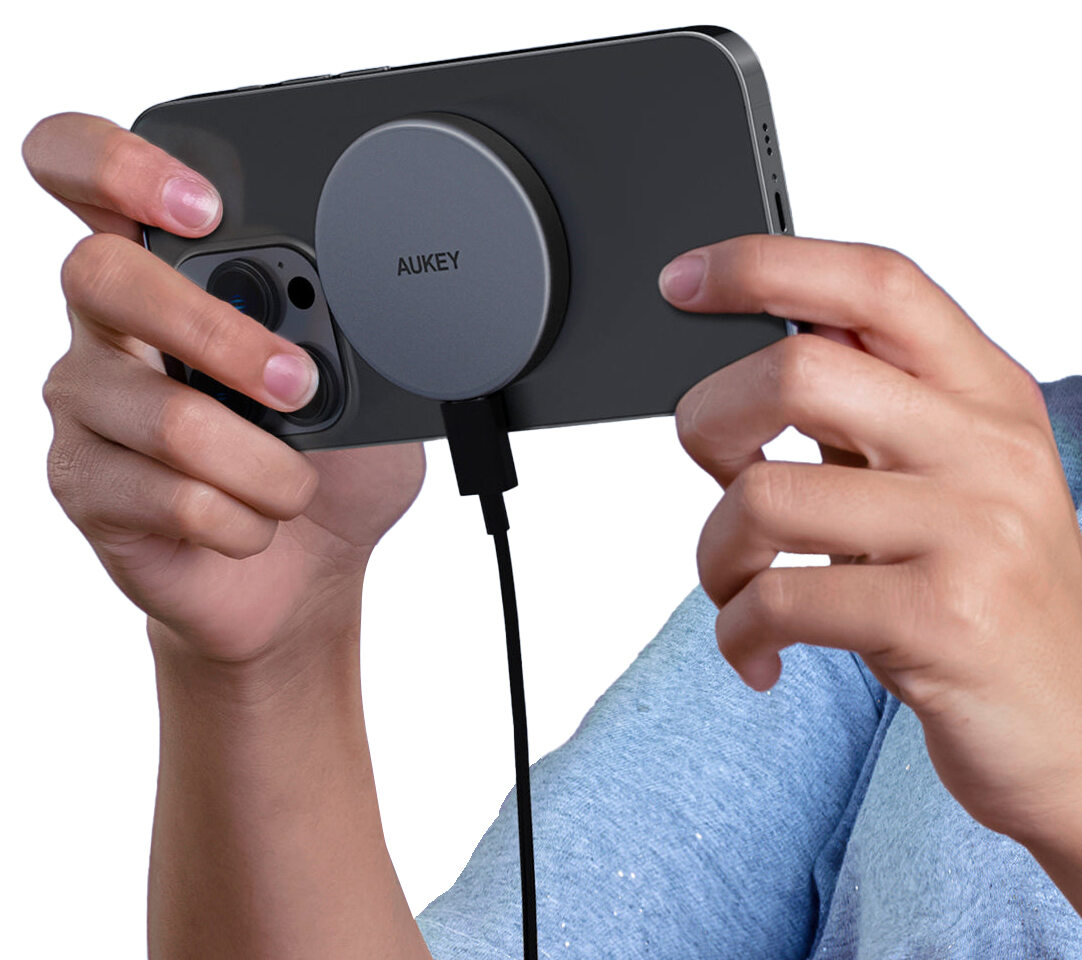 Aukey MagLink Magnetic Charger / 15W Power / Wireless Charging / Ideal Size