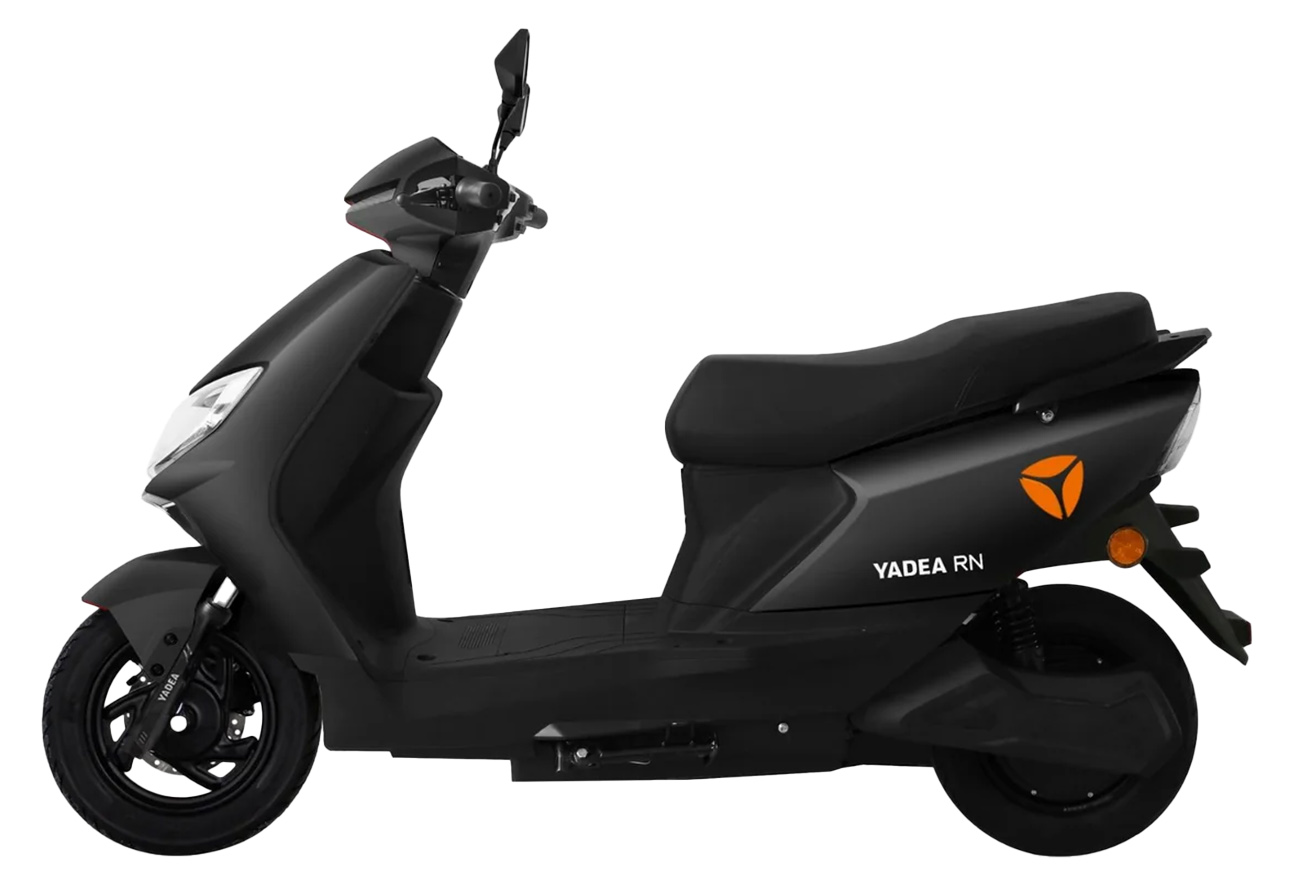 Yadea RN Electric Scooter / 2 Speed Modes / Battery Powered / Sleek & Practical Design / Black